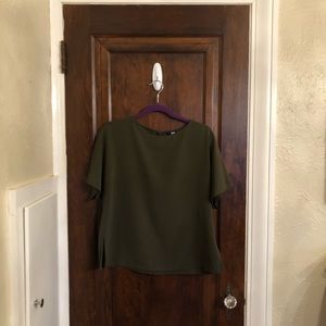 Uniqlo drape short sleeve olive blouse small